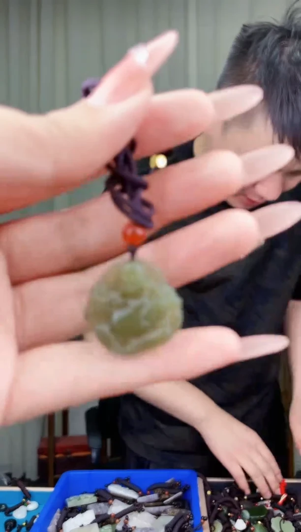 和田玉未镶嵌挂件拍一发一，多样性发货！