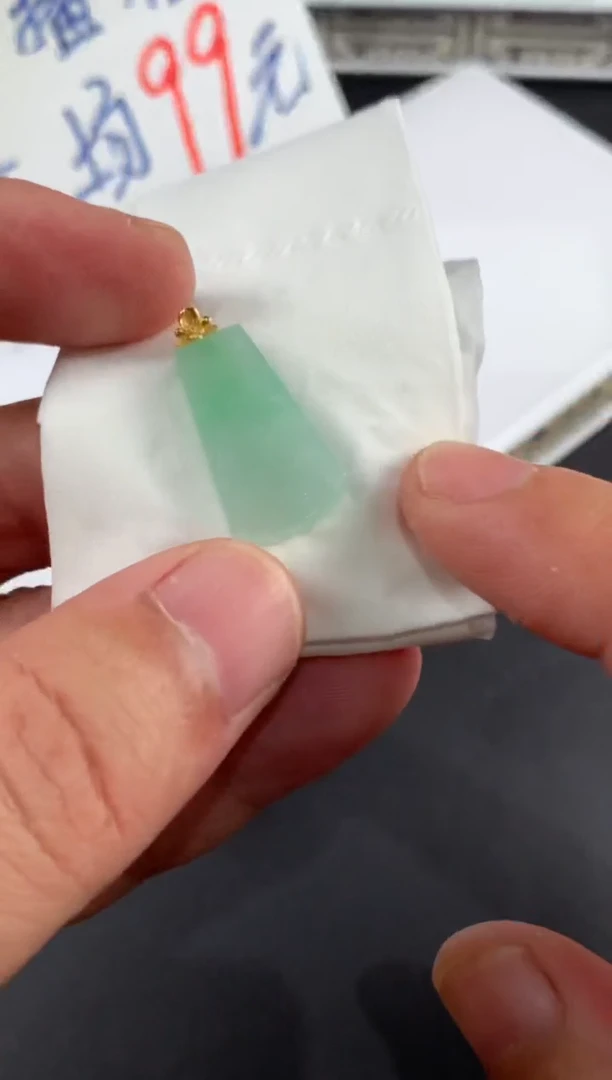 颈饰18K金镶嵌翡翠翡翠