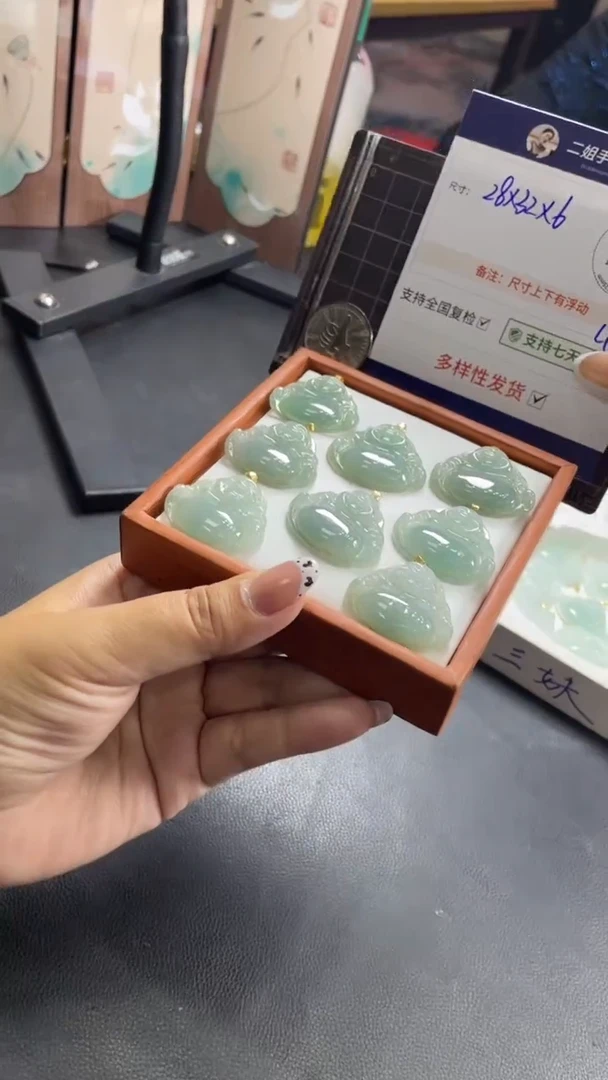 18K金镶嵌挂件翡翠蓝水佛公多样性发其一CP11配绳