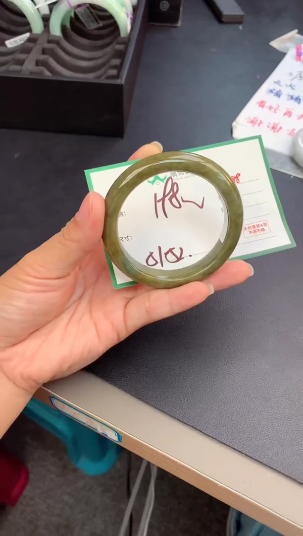 未镶嵌定制翡翠坚*毛货需精细抛光+多人