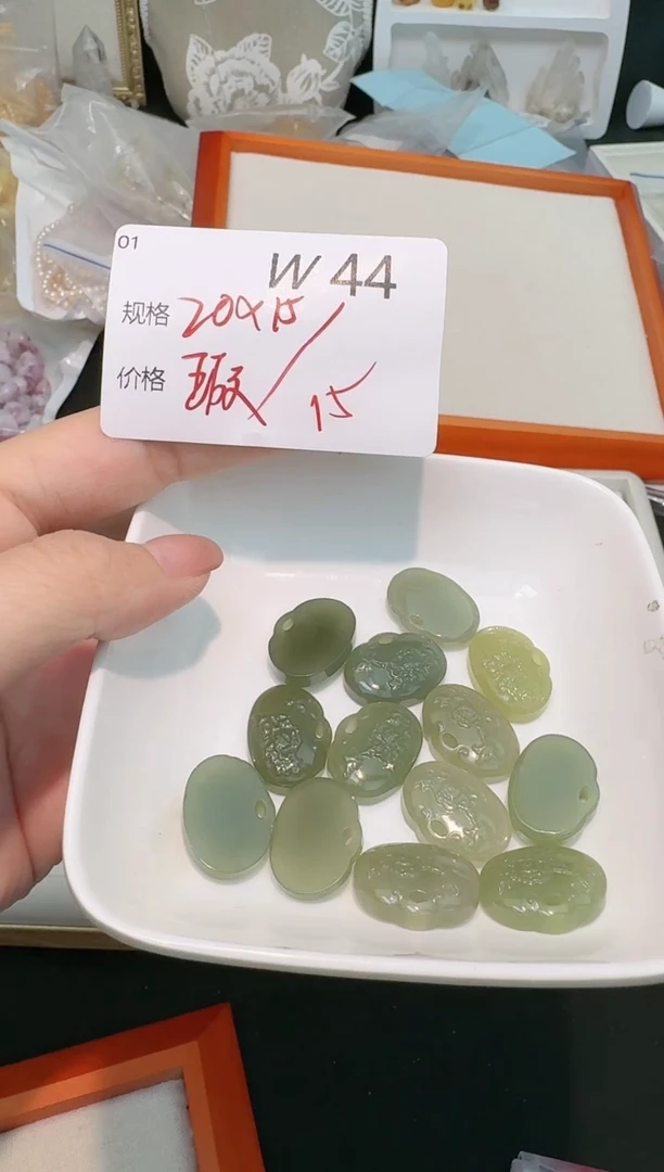 【闪购商品】和田玉颈饰未镶嵌有瑕折价发一个W44