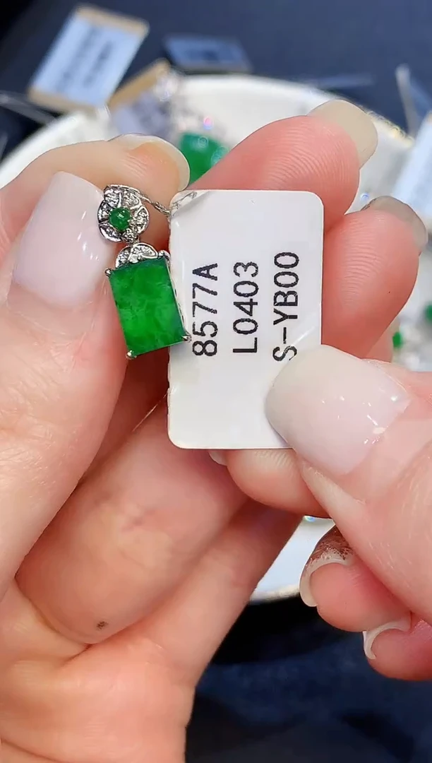 吊坠(不含链)18K金镶嵌翡翠L多样性发其一