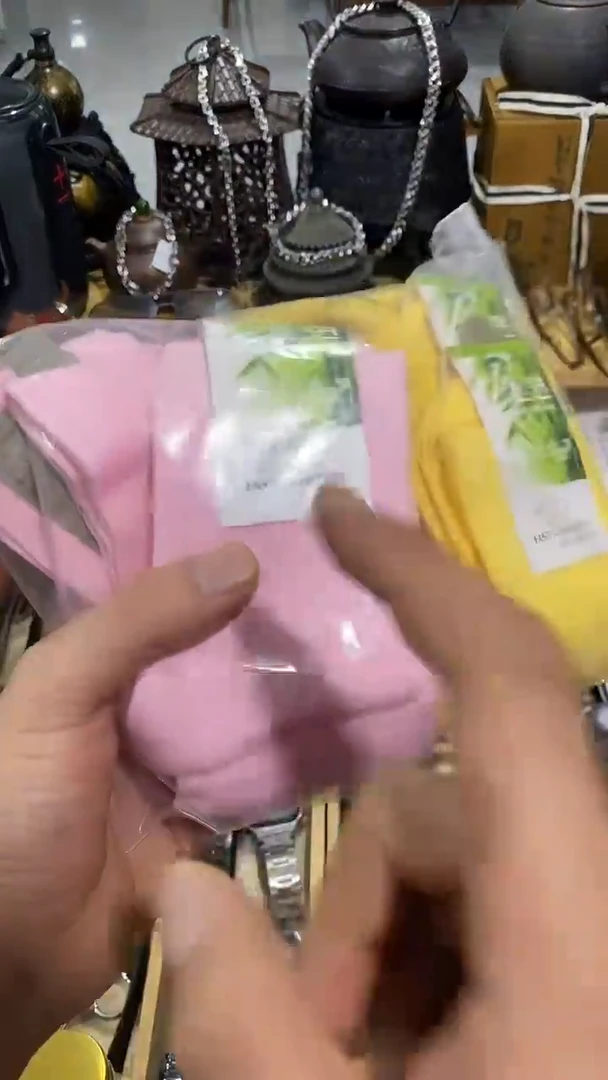 瓷片闪购商品  如图所示