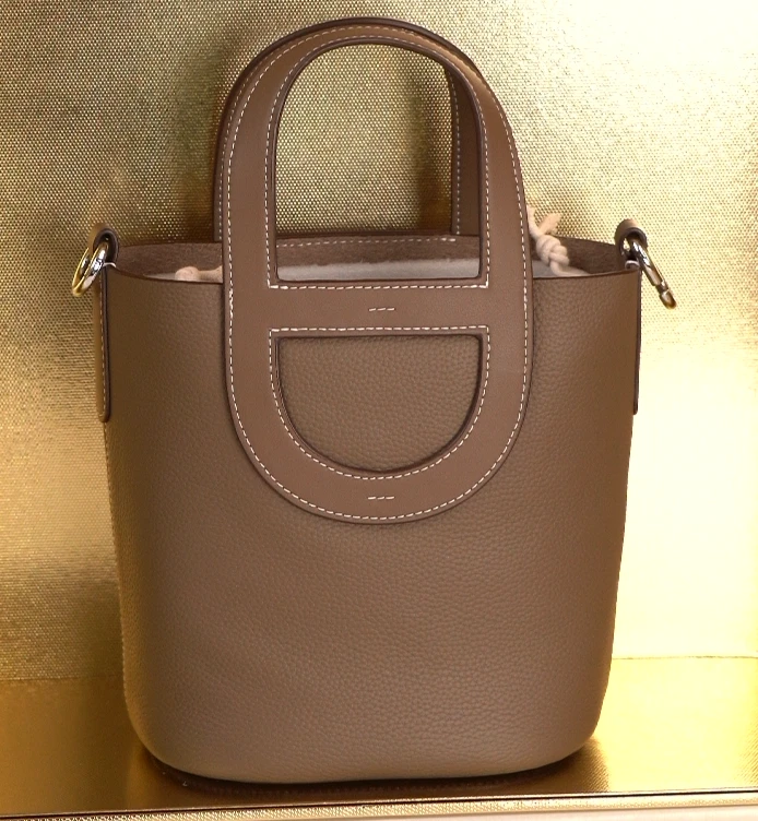 （全新未拆封）轻奢时尚高级经典潮流百搭手提单肩斜跨女士包包