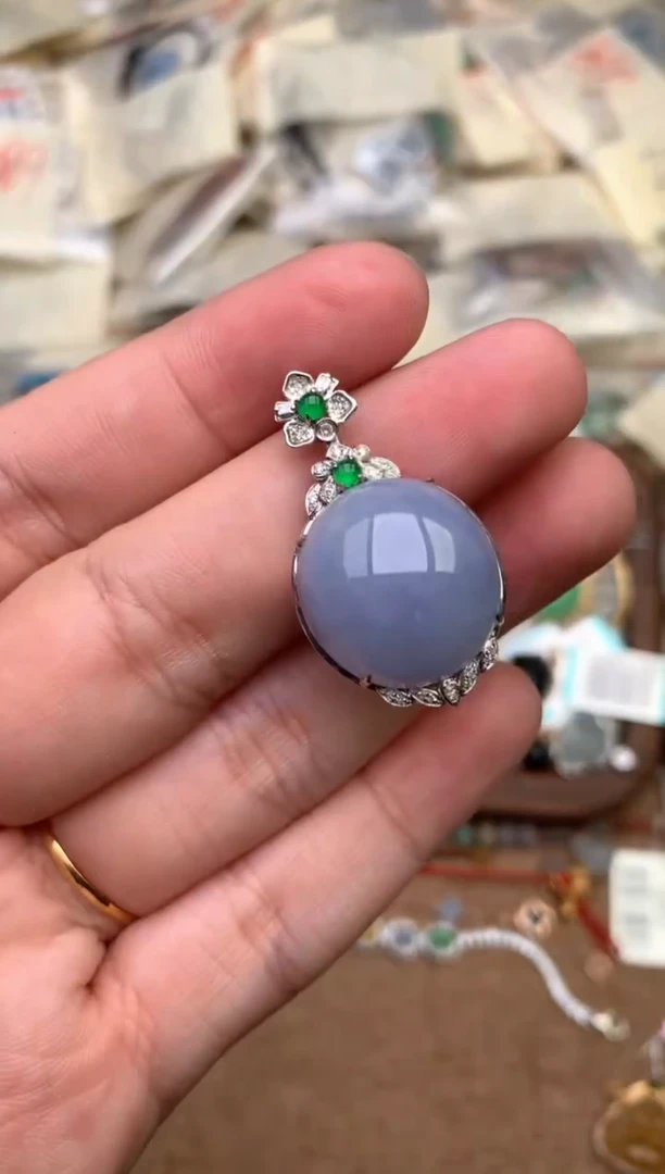 18K金镶嵌挂件翡翠一