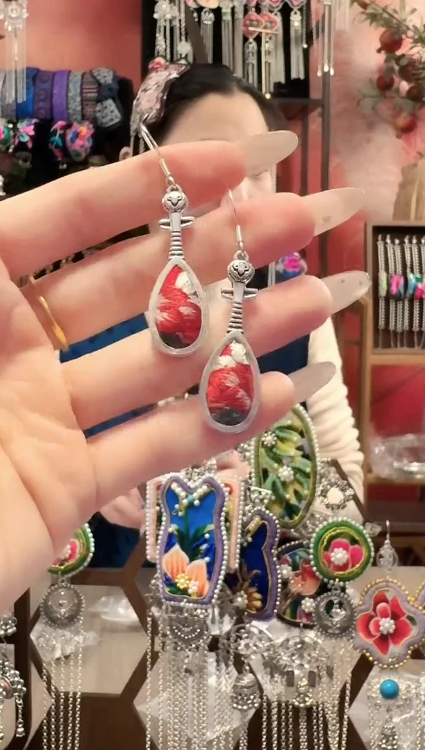 织绣云织谣民族风精美饰品   28