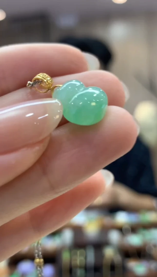 翡翠18K金镶嵌吊坠(不含链)葫芦