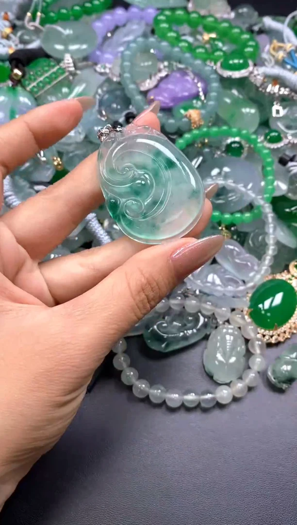 颈饰未镶嵌翡翠(配扣头多样性发其一）30