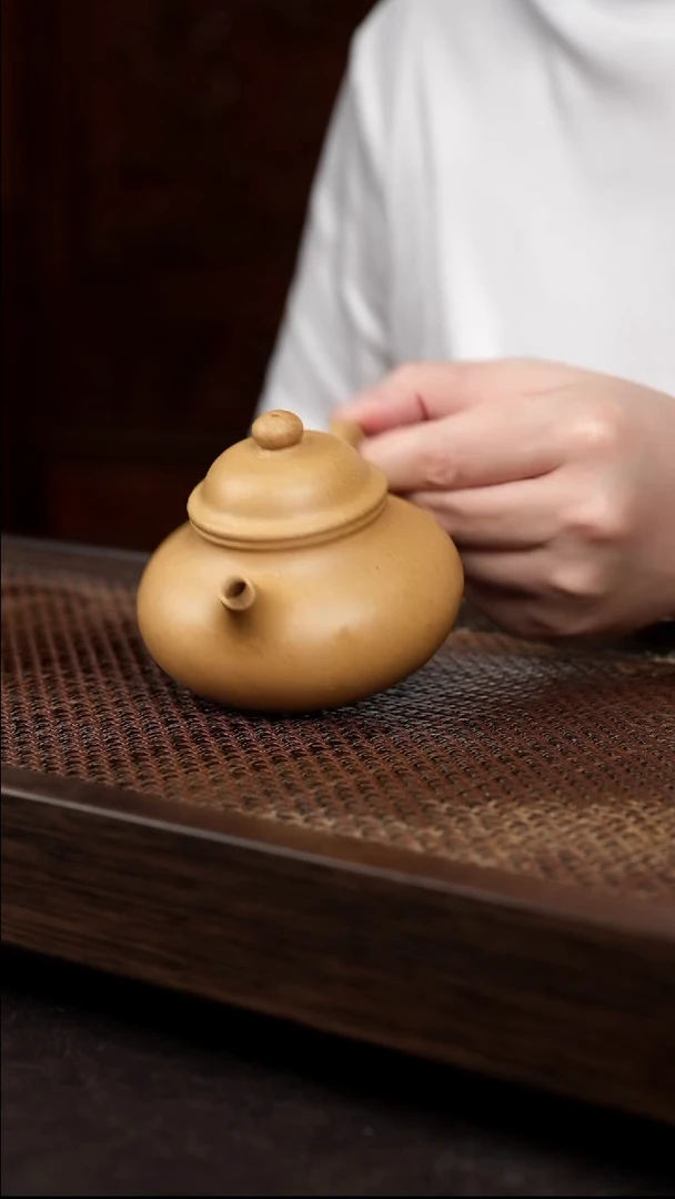 茶壶紫砂黄金段容天