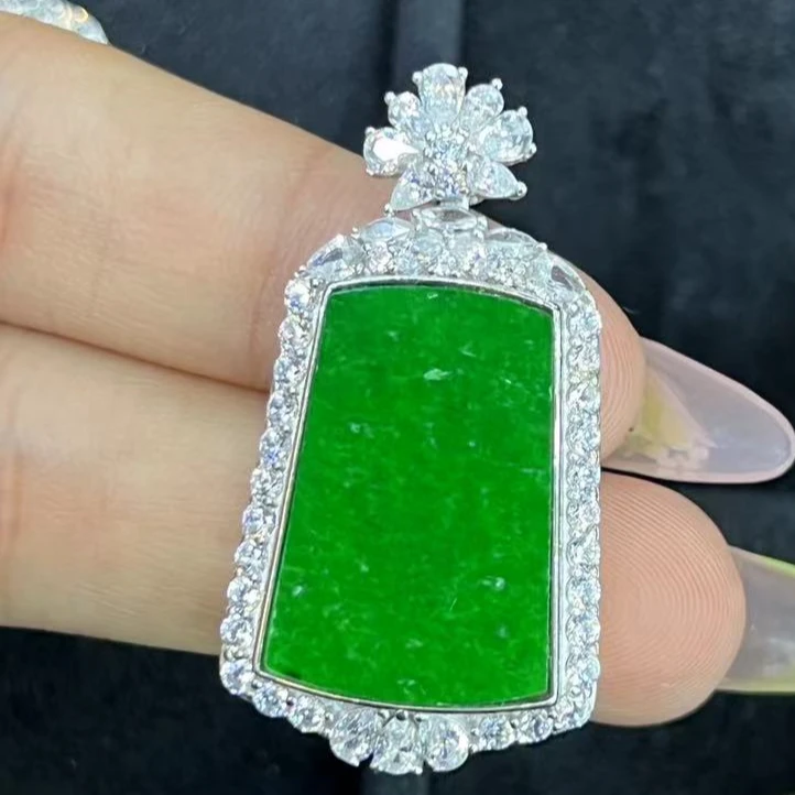 翡翠方形无事牌吊坠