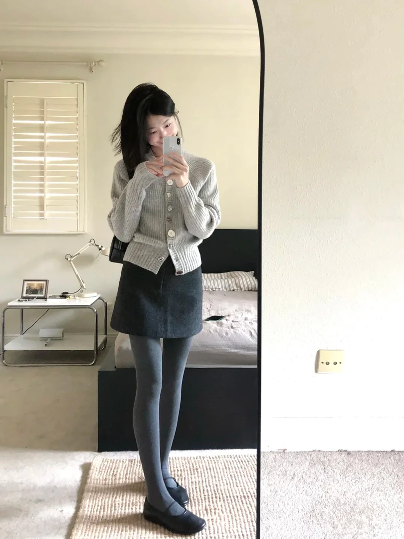 2025秋季穿搭一整套女韩系灰色圆领针织开衫搭配短裙气质两件套女