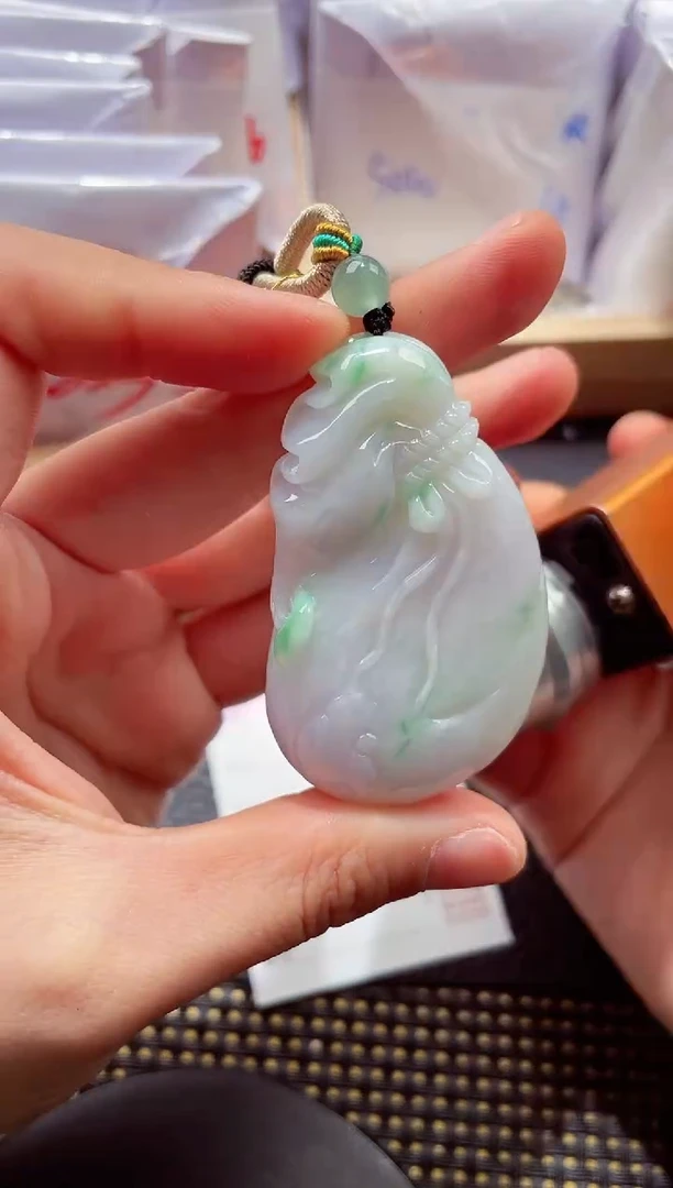 颈饰未镶嵌翡翠 000111