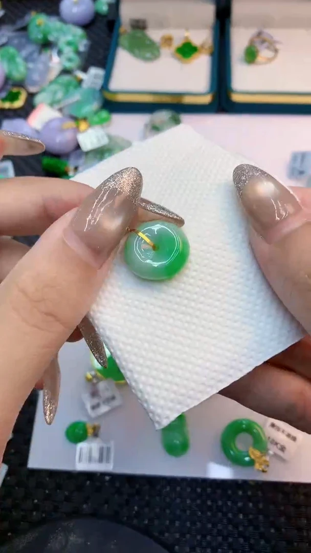 颈饰18K金镶嵌翡翠1