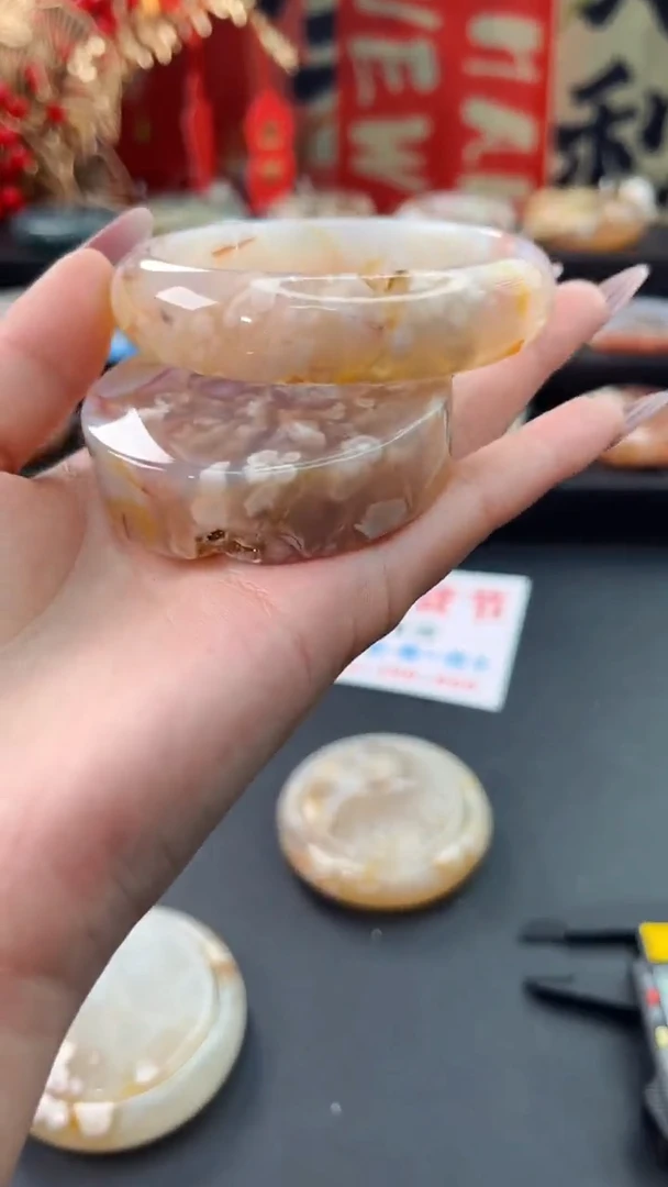 【闪购商品】石英质玉手镯未镶嵌赠送镯心（61圈口）