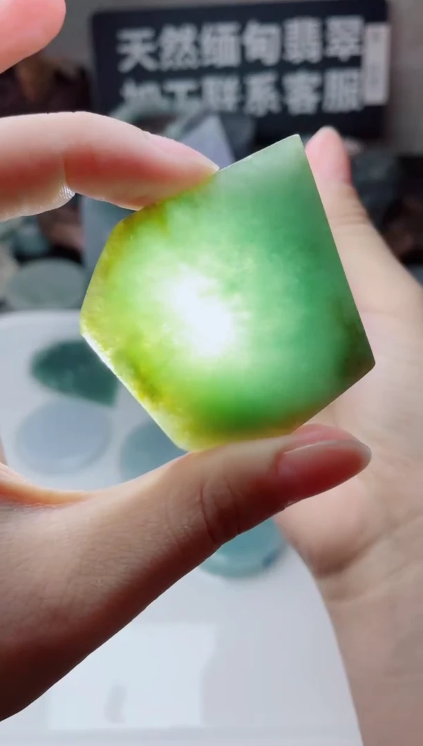 翡翠未镶嵌颈饰2684......