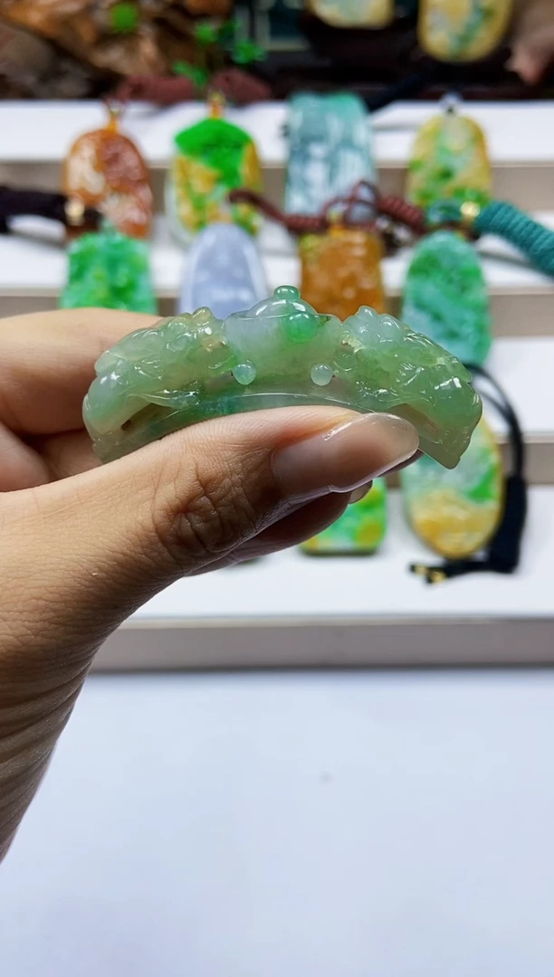 颈饰未镶嵌翡翠翡翠A货