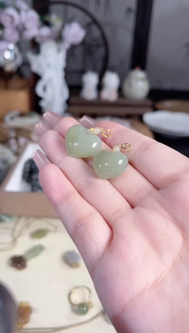 和田玉银S925镶嵌吊坠(不含链)多样性发货其一默认天然特征