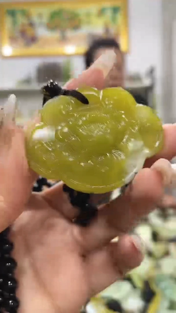 岫玉未镶嵌吊坠