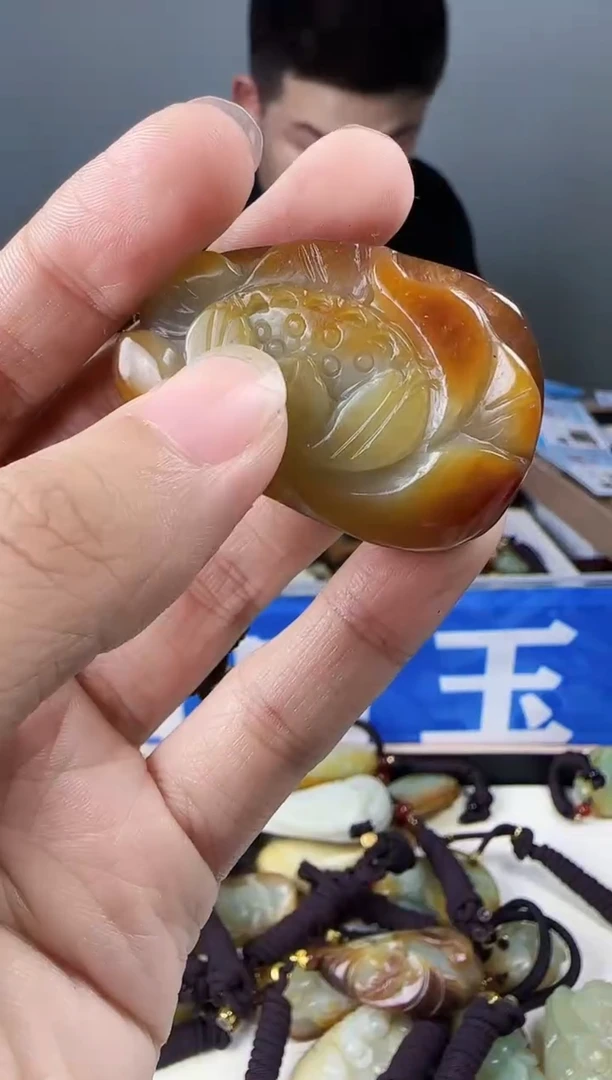 和田玉未镶嵌颈饰1