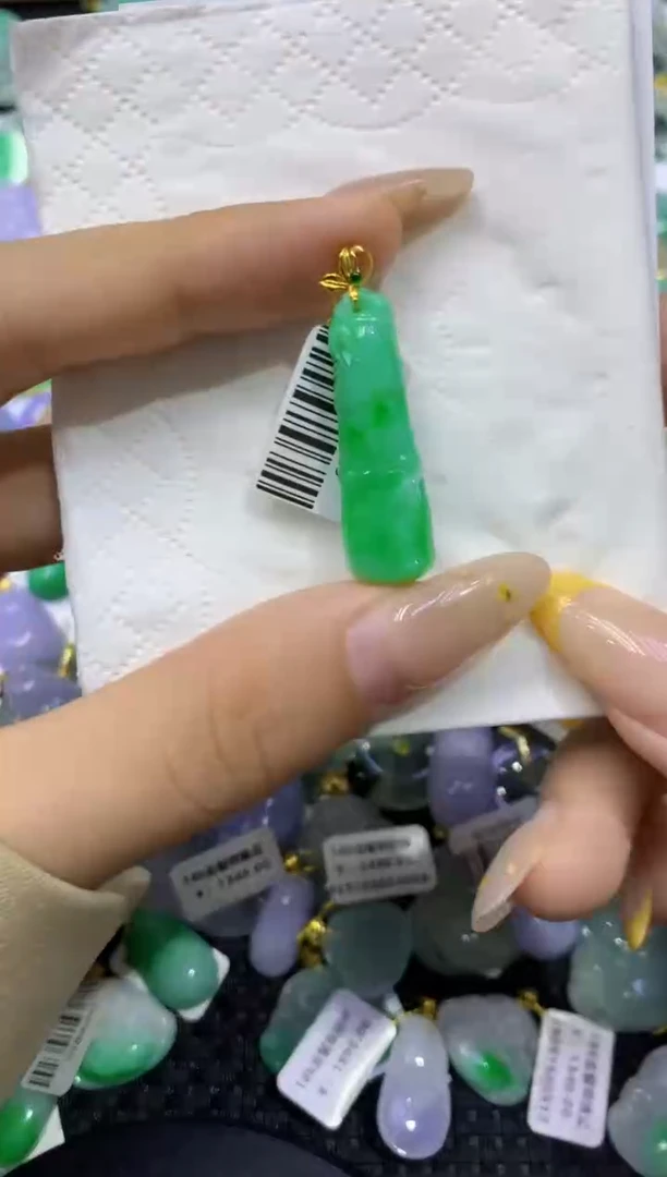 颈饰18K金镶嵌翡翠天然缅甸翡翠A货