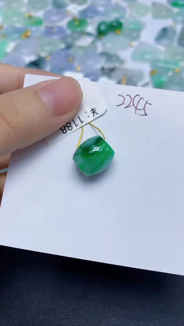 翡翠18K金镶嵌颈饰天然缅甸翡翠A货