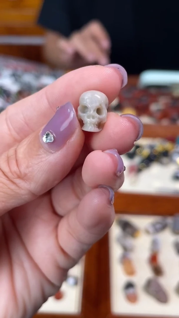 玛瑙/玉髓颈饰未镶嵌58骷髅头