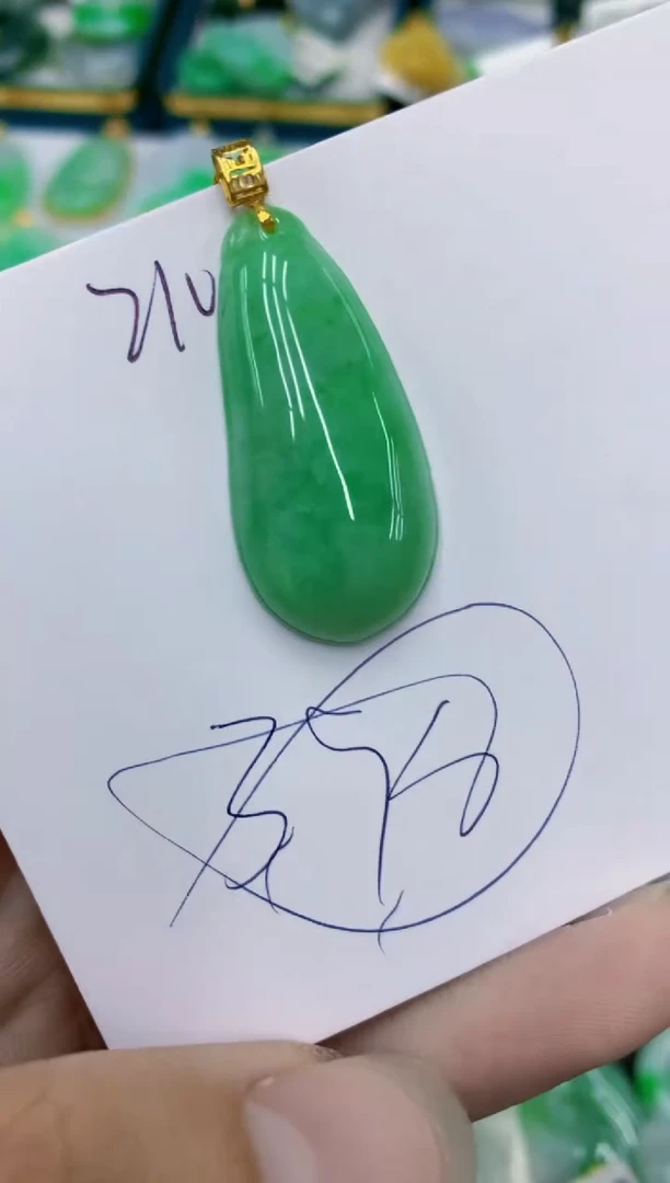 翡翠18K金镶嵌颈饰1111111111