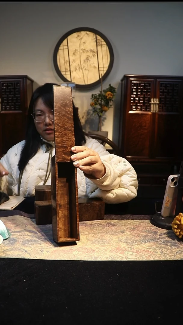 金丝楠阴沉木龙胆纹抽拉盒