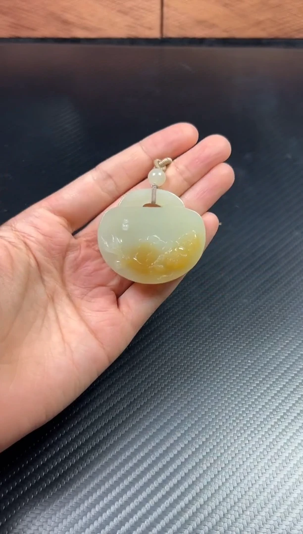 和田玉未镶嵌吊坠(赠链)若羌微色差吊坠