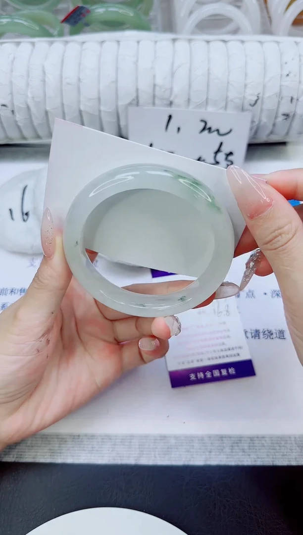 未镶嵌手镯石英质玉94/59.3