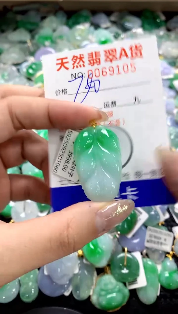 颈饰18K金镶嵌翡翠1111111111111111