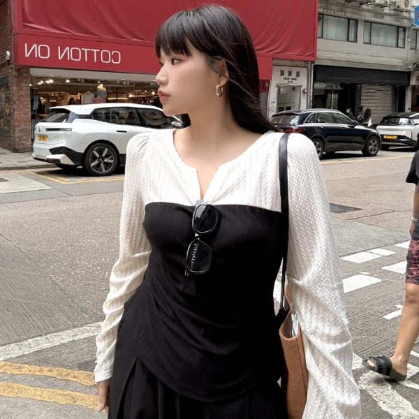 月半鱼【天生优雅】新款收腰显瘦撞色百搭修身设计感女上衣