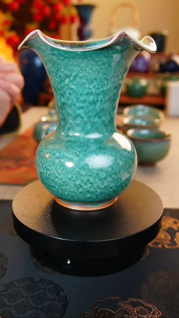 【闪购商品】瓷片105 荷口天球瓶  绿