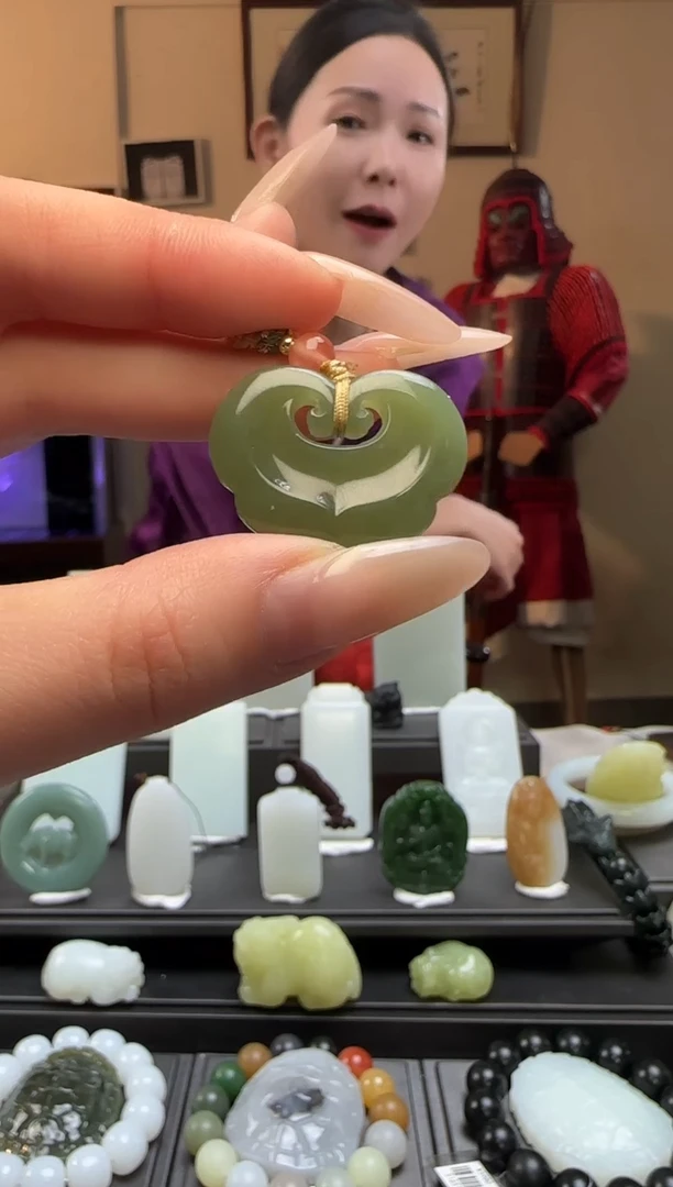 【闪购商品】和田玉青黄口如意锁未镶嵌吊坠