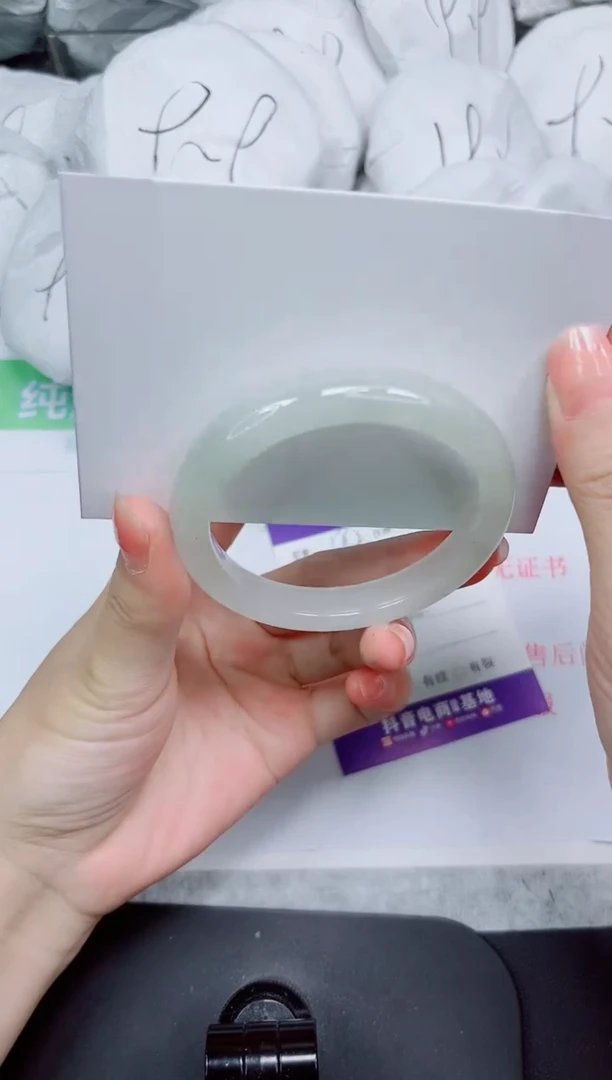石英质玉手镯未镶嵌182-52