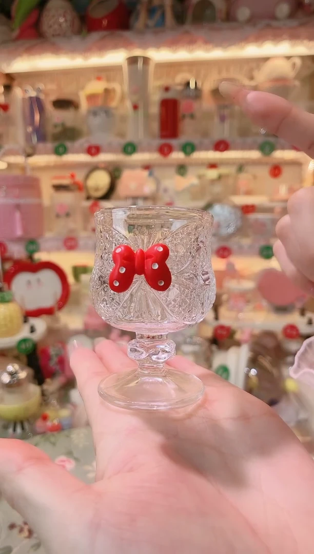 【闪购商品】摆件蝴蝶结高脚白酒杯品质好，发货快，放心拍