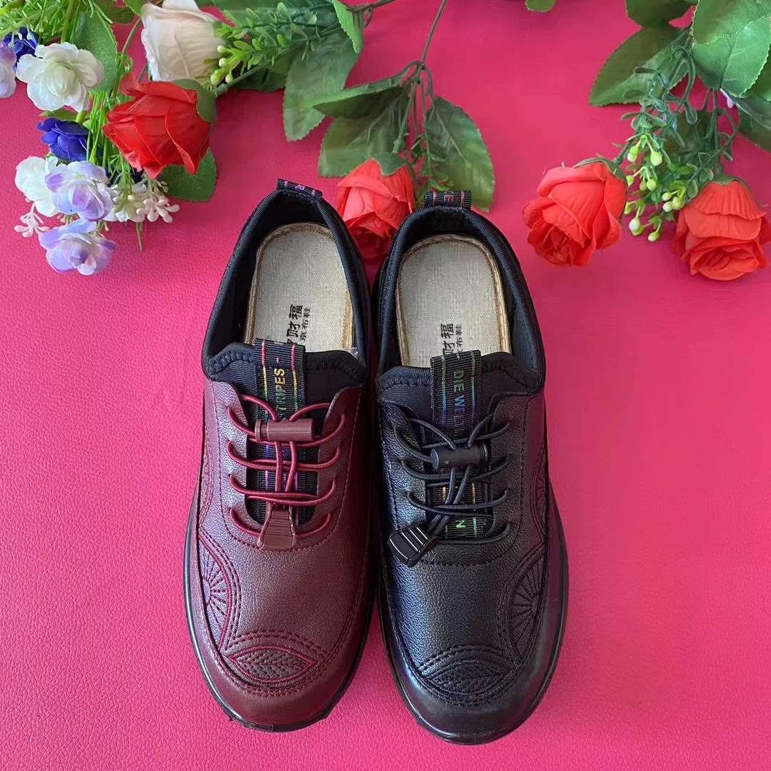 老北京布鞋春秋新款舒适软底时尚百搭中老年防滑轻便妈妈鞋