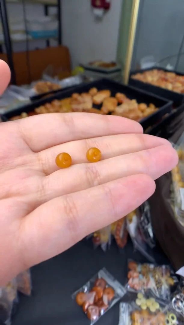 蜜蜡未镶嵌珠宝奇石多样性发一件