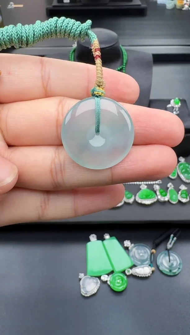 翡翠未镶嵌吊坠(不含链)多人