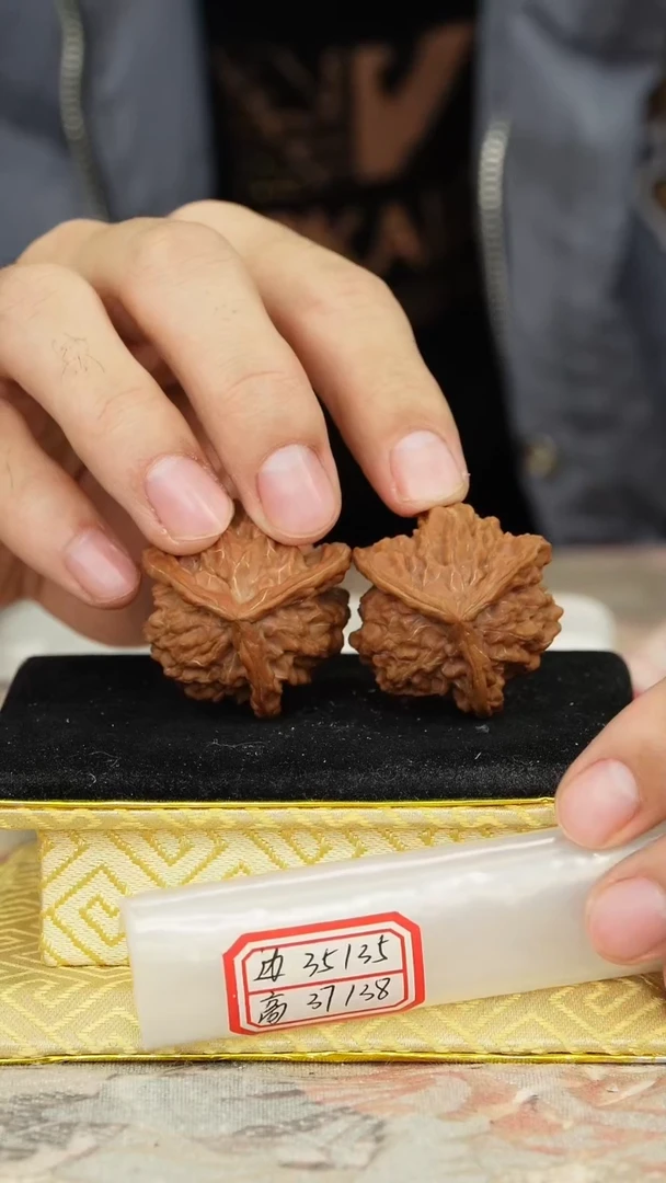 【闪购商品】文玩核桃把件盘山三棱