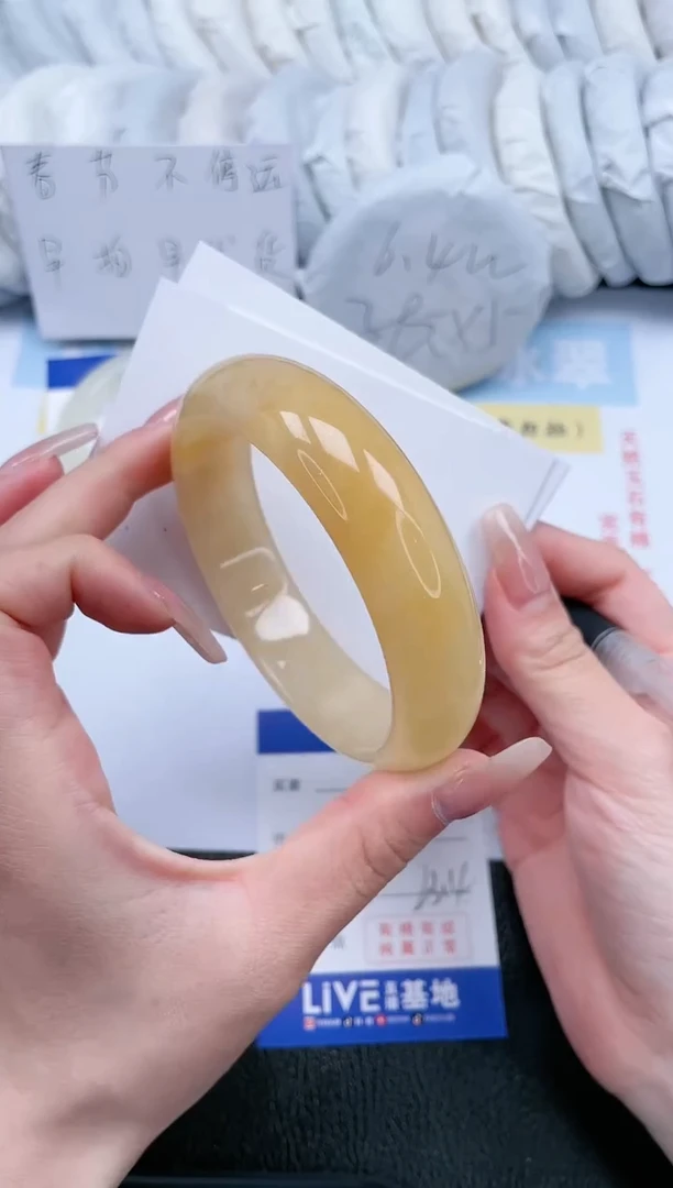 【闪购商品】石英质玉手镯未镶嵌T148-63.4