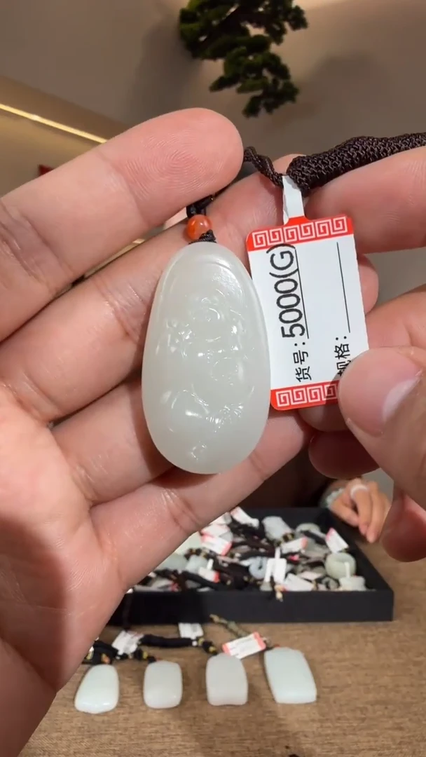 颈饰未镶嵌和田玉黑山G