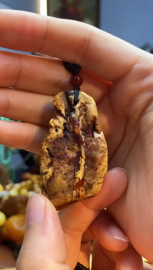 未镶嵌颈饰琥珀吊坠