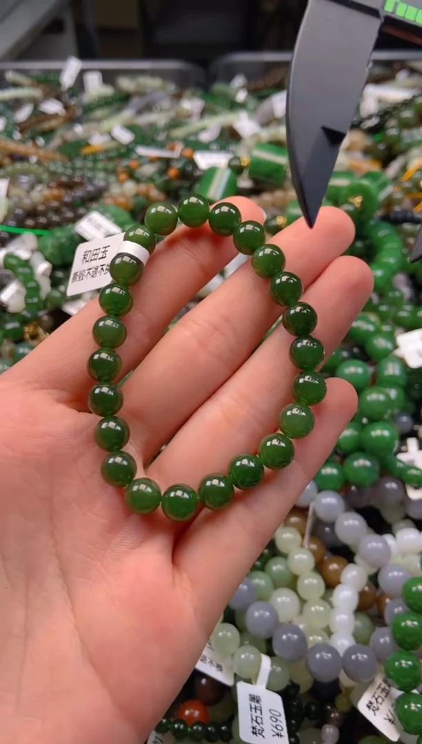 和田玉未镶嵌颈饰1