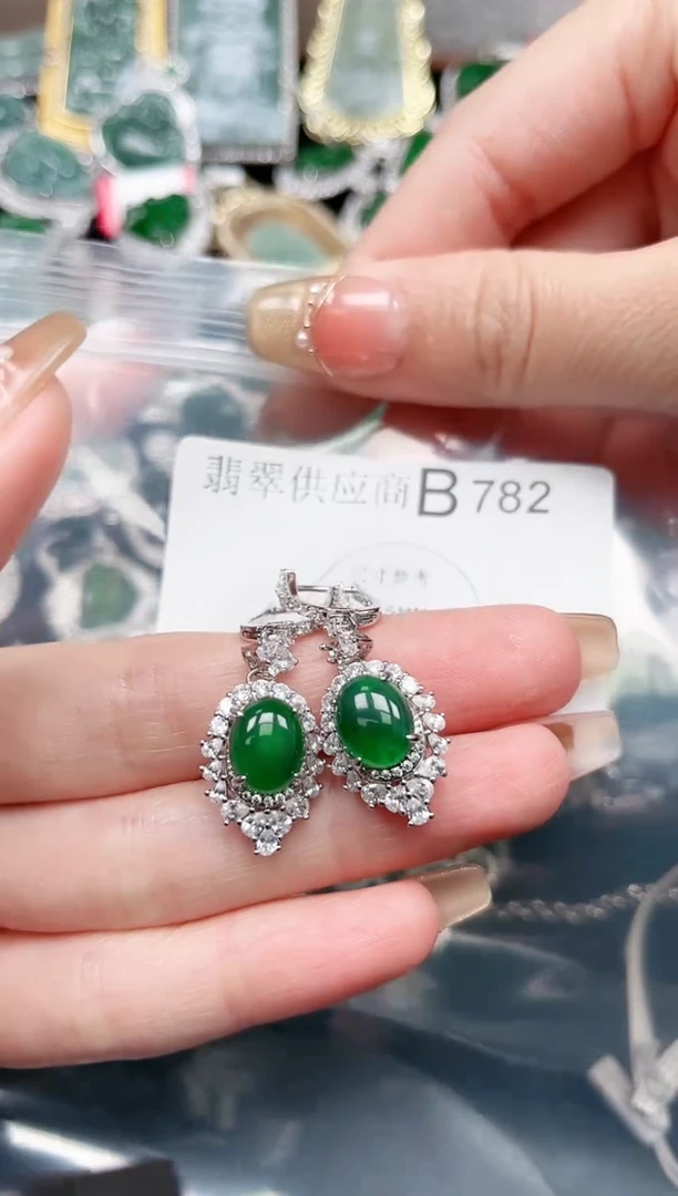 【闪购商品】翡翠颈饰未镶嵌782赠皮绳