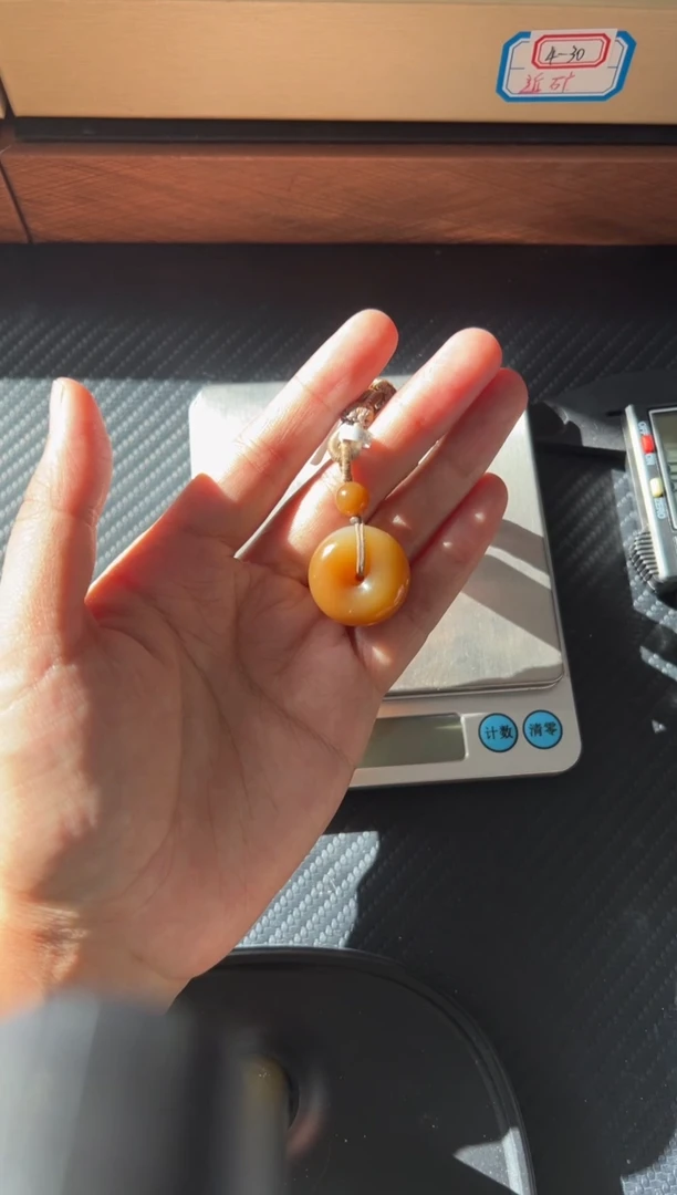 吊坠(赠链)未镶嵌和田玉若羌微色差平安扣J