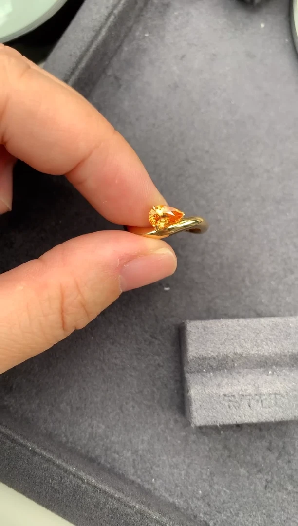 18K金镶嵌戒指石榴石（芬达石）1ct芬达 GE 定制