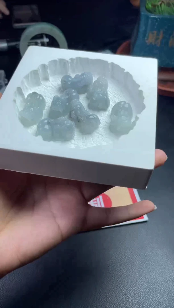 翡翠未镶嵌颈饰乌鸡貔貅多样性发一