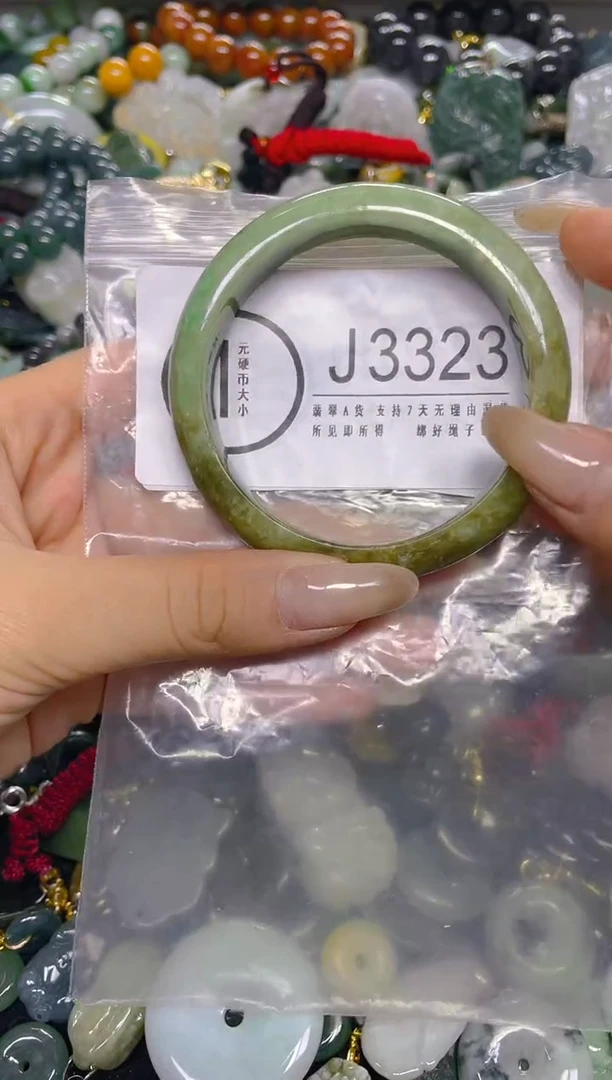 颈饰未镶嵌翡翠54.9/ J /纹裂沙眼瑕疵介意勿拍