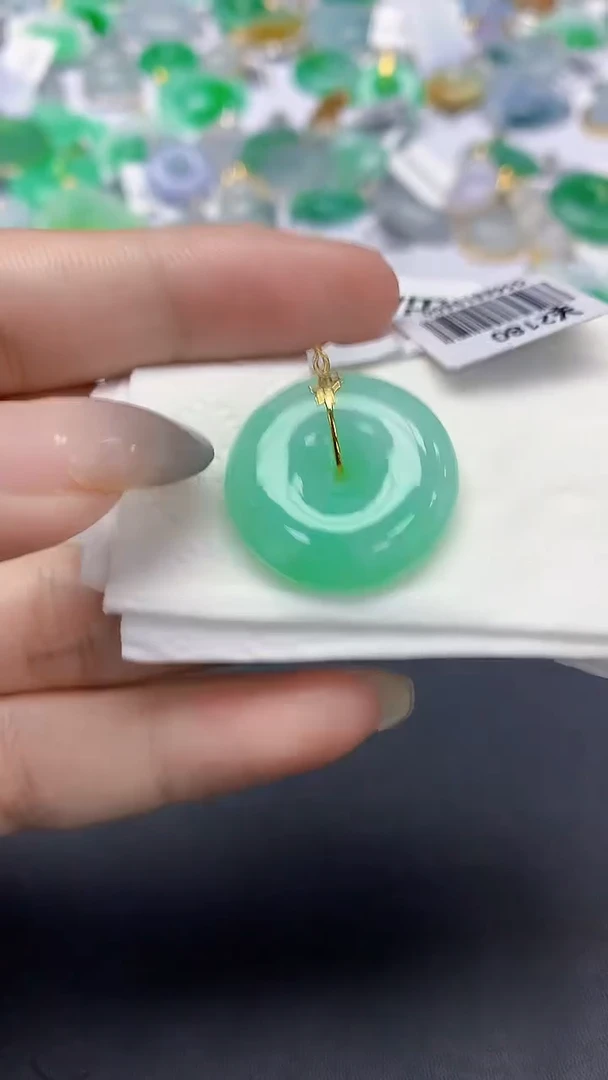 翡翠18K金镶嵌颈饰天然缅甸a货翡翠